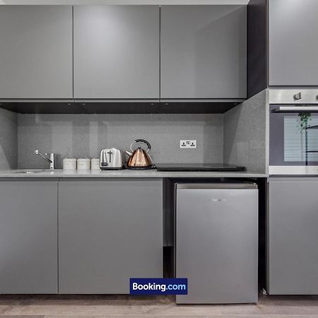 Stylish Studio Apt By Stay Smart Short Lets & Serviced Accommodation Woodstock With Free Wifi London Exteriör bild