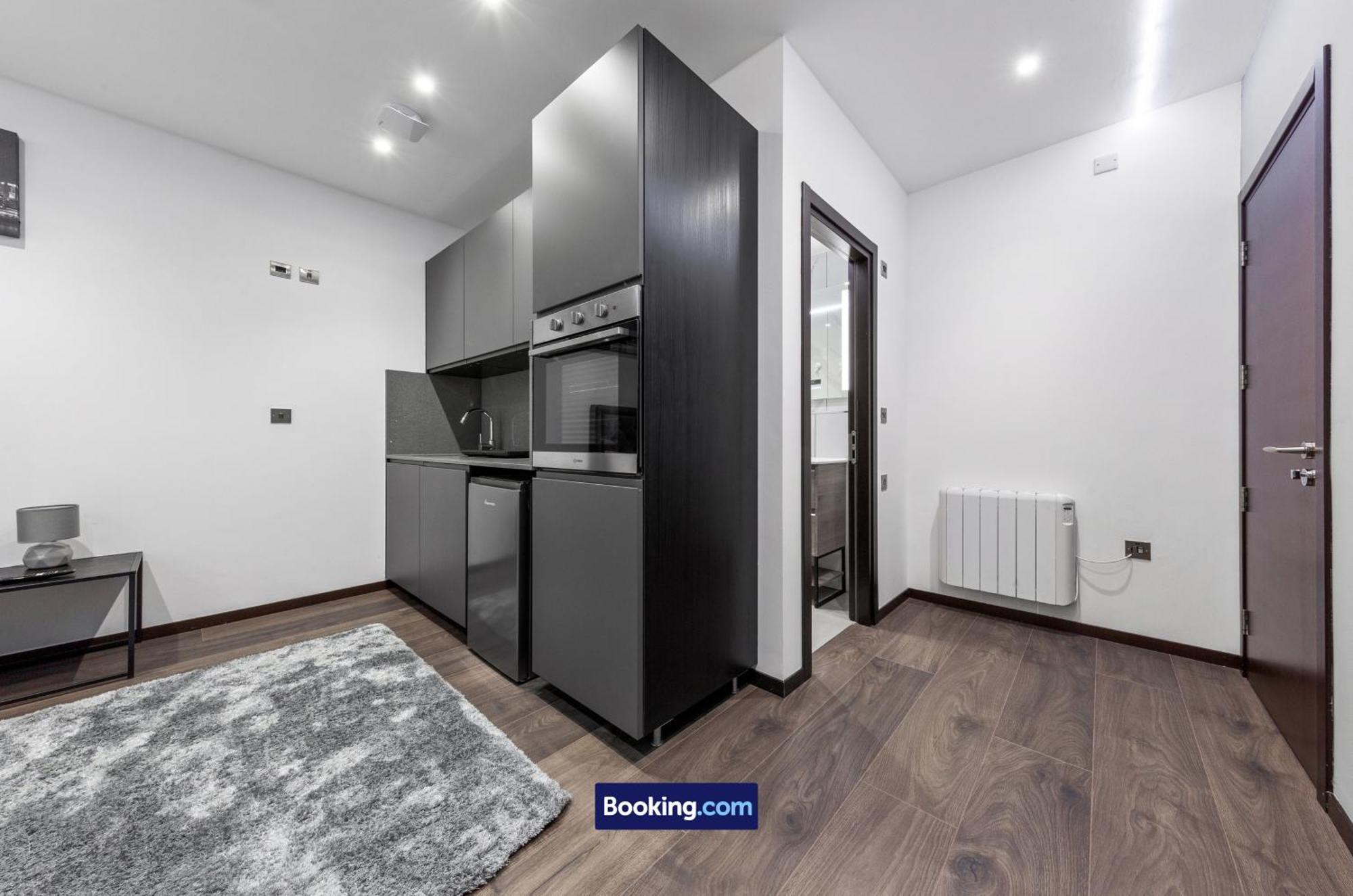 Stylish Studio Apt By Stay Smart Short Lets & Serviced Accommodation Woodstock With Free Wifi London Exteriör bild