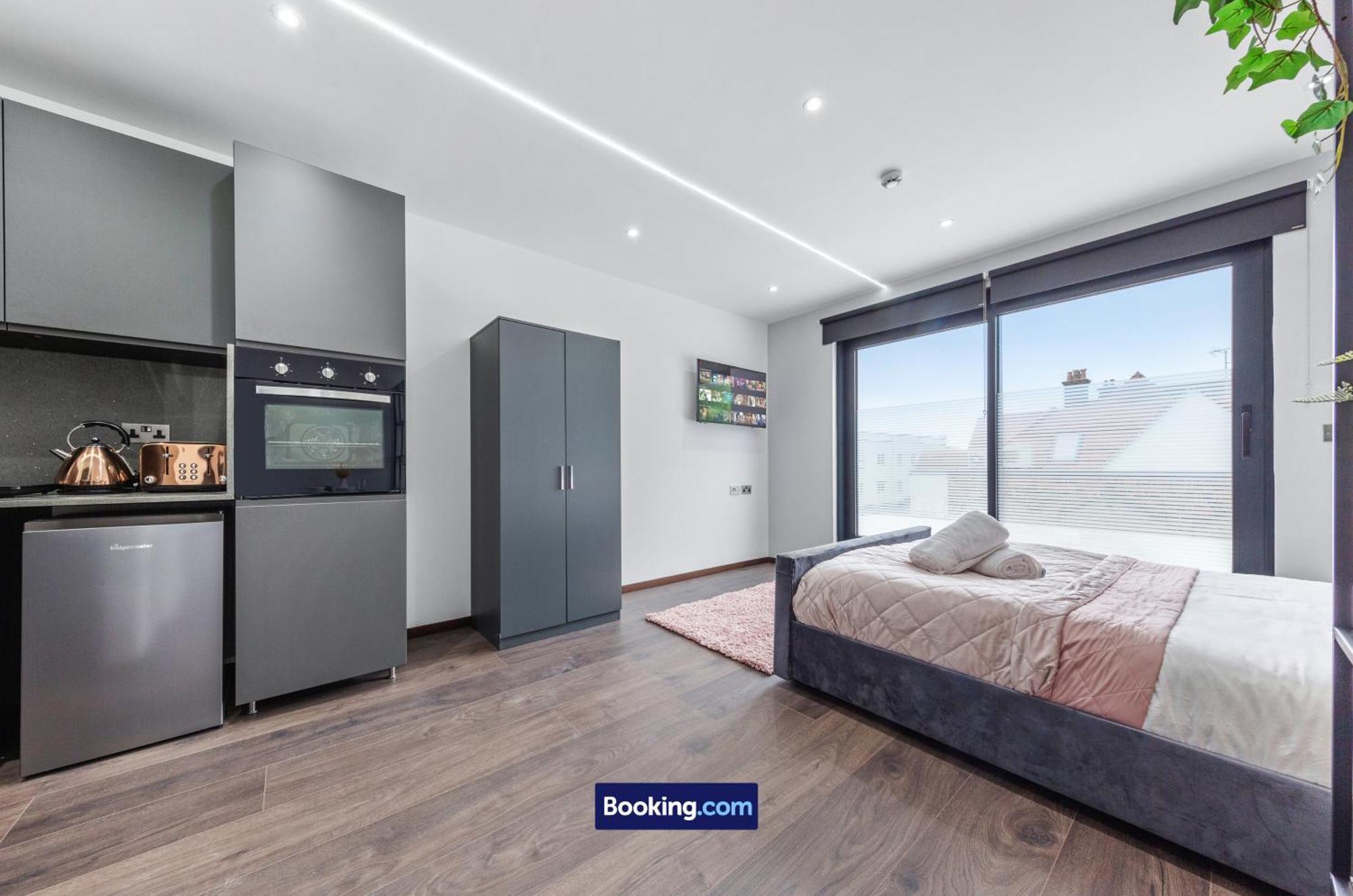 Stylish Studio Apt By Stay Smart Short Lets & Serviced Accommodation Woodstock With Free Wifi London Exteriör bild