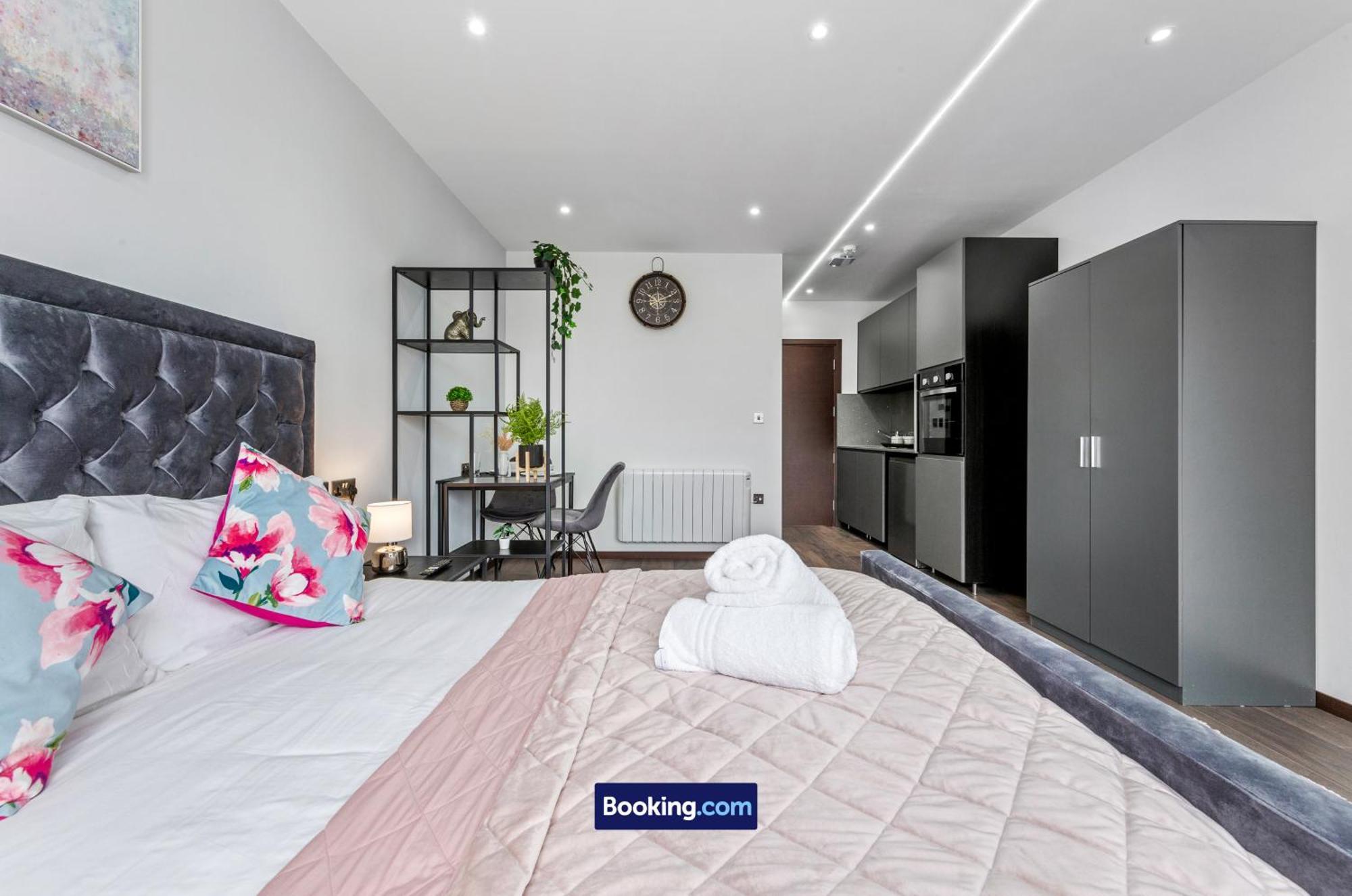 Stylish Studio Apt By Stay Smart Short Lets & Serviced Accommodation Woodstock With Free Wifi London Exteriör bild