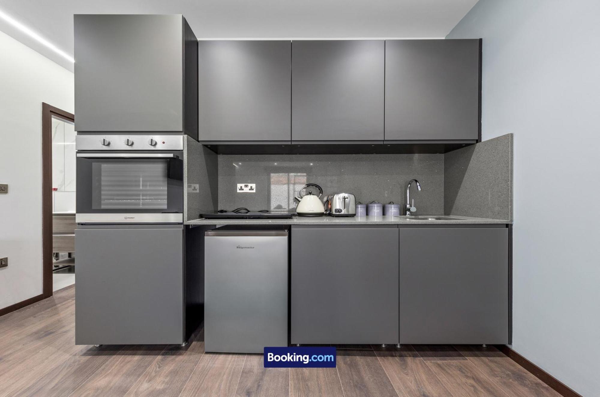 Stylish Studio Apt By Stay Smart Short Lets & Serviced Accommodation Woodstock With Free Wifi London Exteriör bild