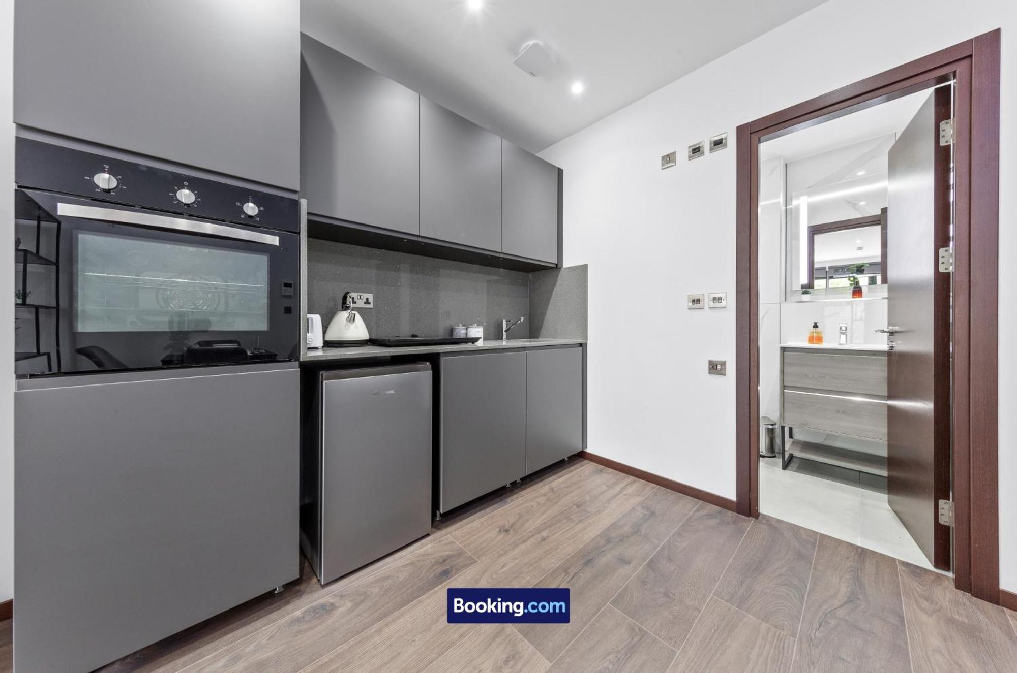 Stylish Studio Apt By Stay Smart Short Lets & Serviced Accommodation Woodstock With Free Wifi London Exteriör bild
