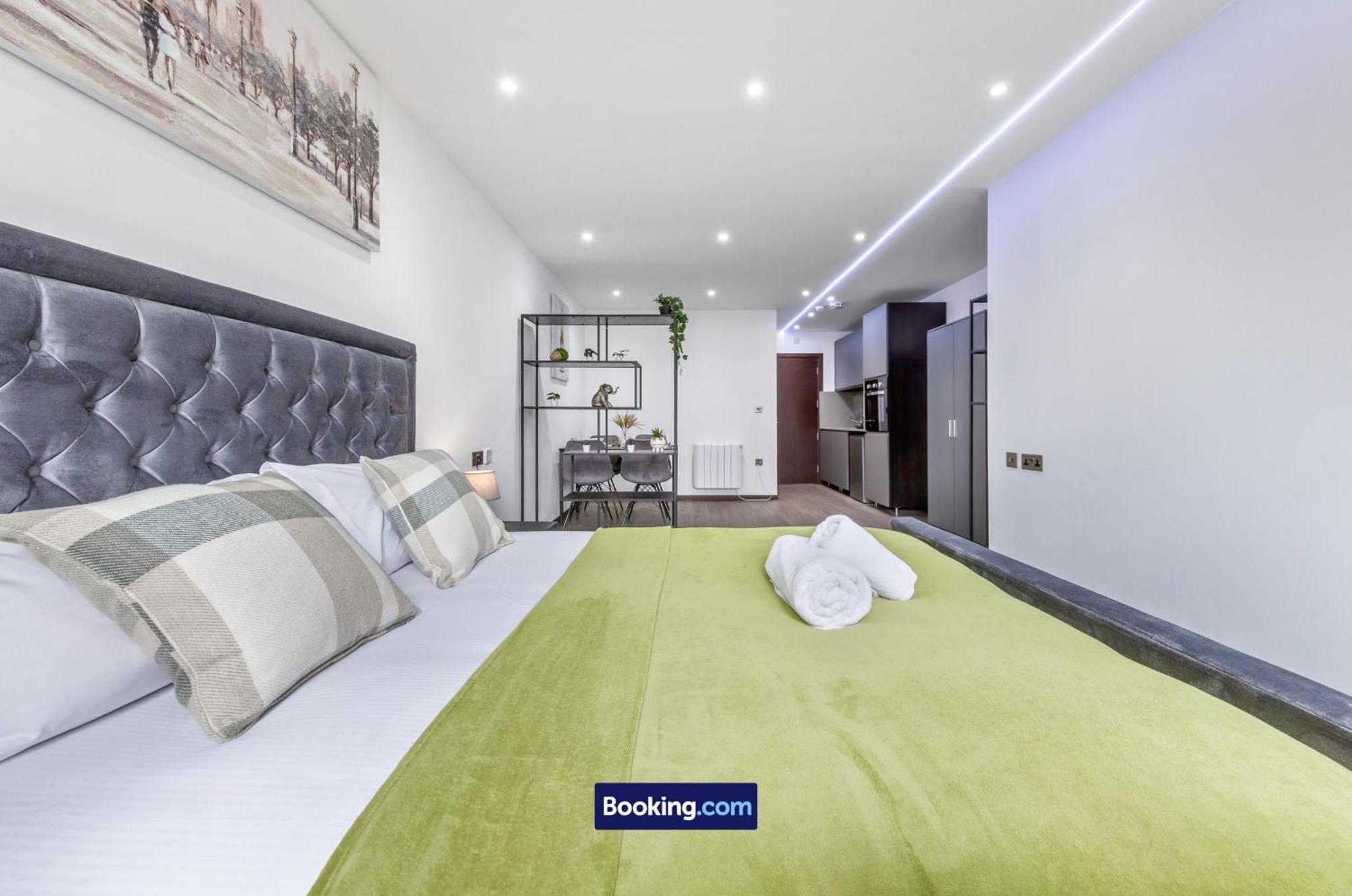 Stylish Studio Apt By Stay Smart Short Lets & Serviced Accommodation Woodstock With Free Wifi London Exteriör bild
