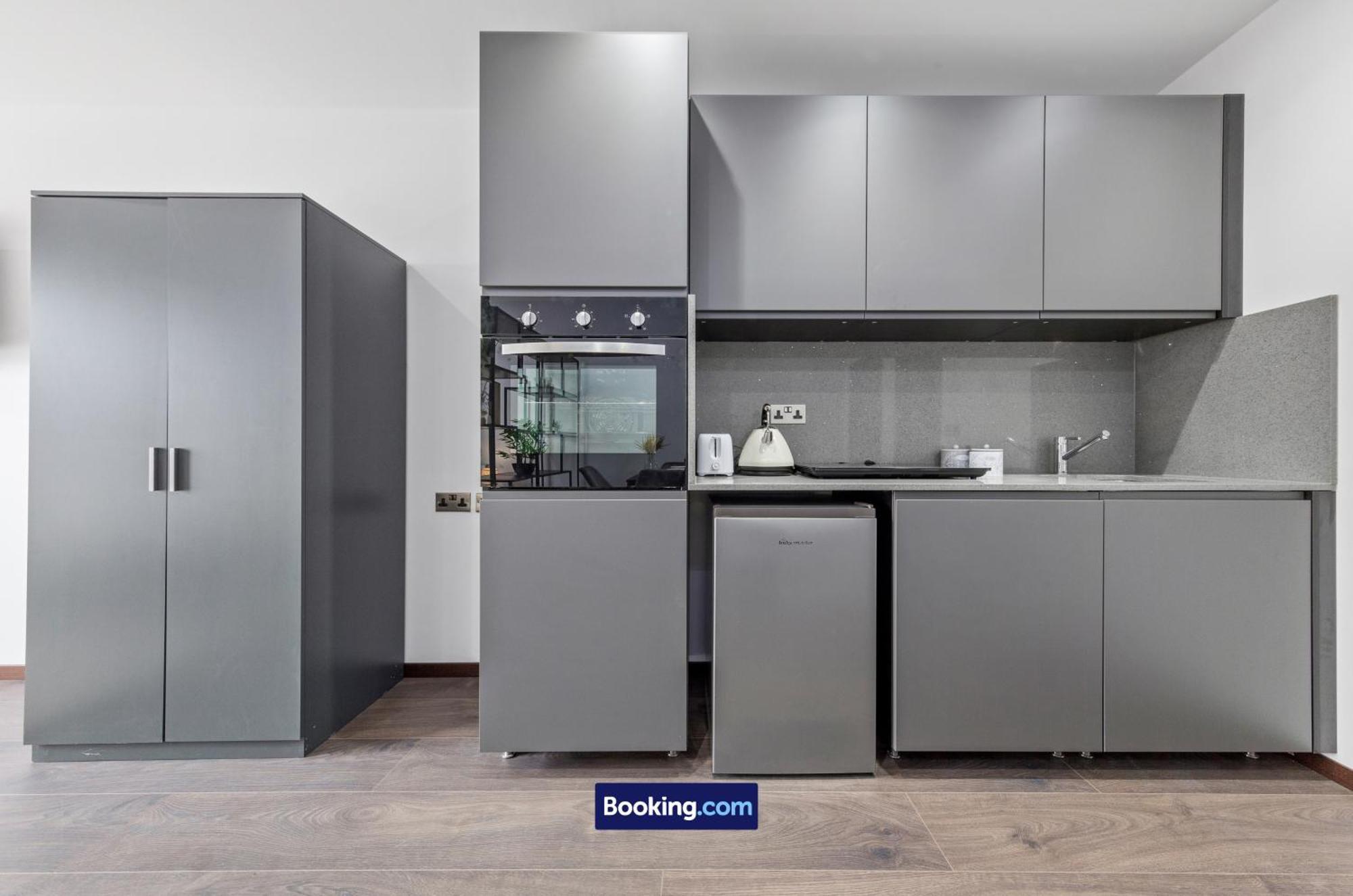 Stylish Studio Apt By Stay Smart Short Lets & Serviced Accommodation Woodstock With Free Wifi London Exteriör bild